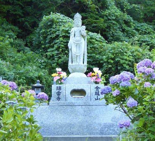 永代供養墓の観音さま